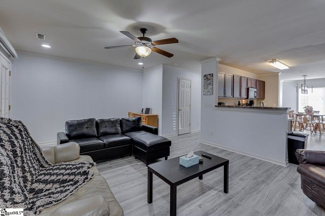 1122 E Lee Road, Taylors, SC 29687