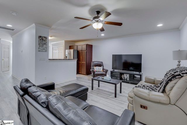 1122 E Lee Road, Taylors, SC 29687