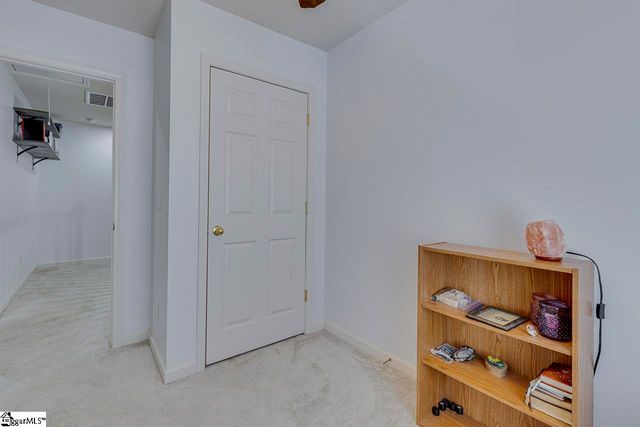 1122 E Lee Road, Taylors, SC 29687