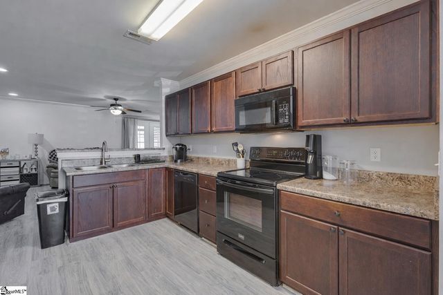 1122 E Lee Road, Taylors, SC 29687