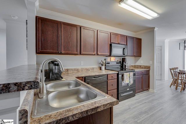 1122 E Lee Road, Taylors, SC 29687