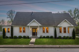 1006 E Main St, Waverly, TN 37185