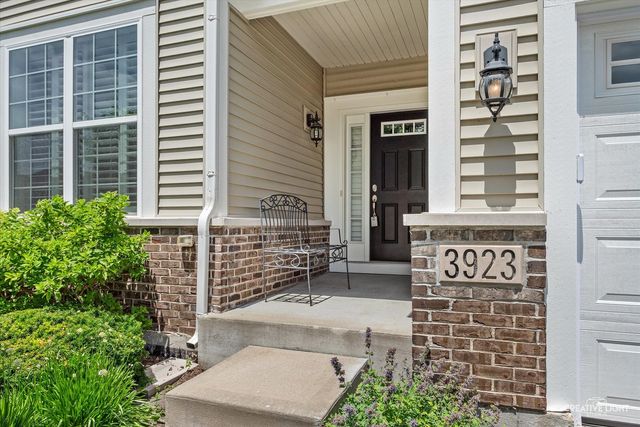 3923 Chesapeake Lane, Naperville, IL 60564