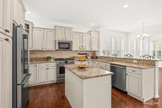 3923 Chesapeake Lane, Naperville, IL 60564