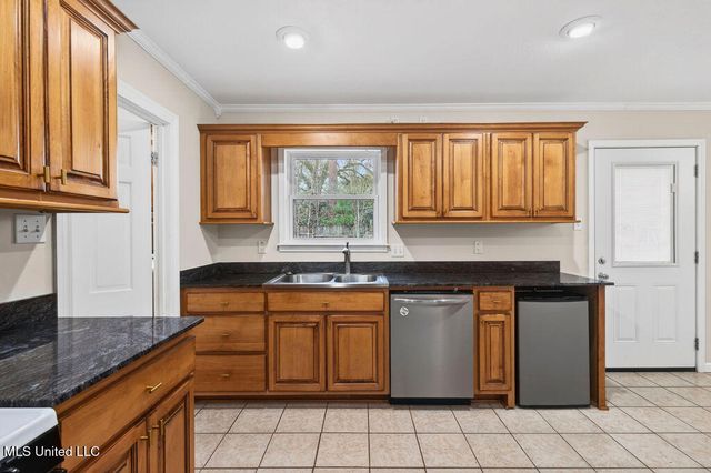 202 Ravens Court, Ocean Springs, MS 39564