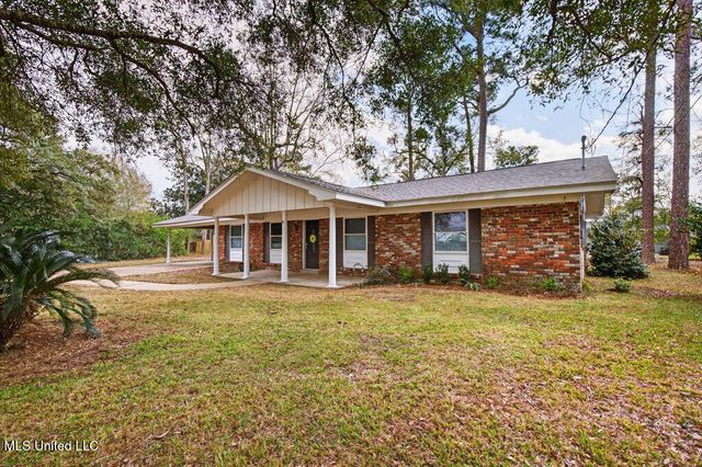 202 Ravens Court, Ocean Springs, MS 39564