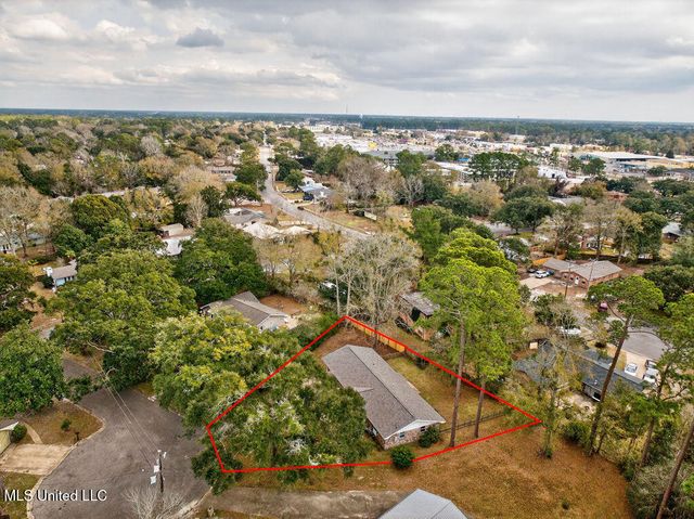 202 Ravens Court, Ocean Springs, MS 39564