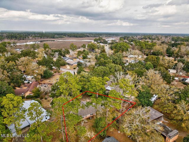 202 Ravens Court, Ocean Springs, MS 39564