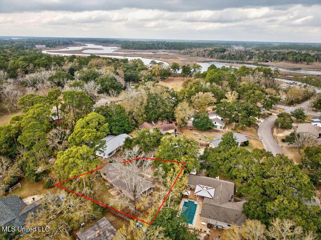 202 Ravens Court, Ocean Springs, MS 39564