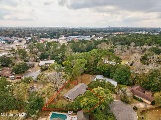 202 Ravens Court, Ocean Springs, MS 39564