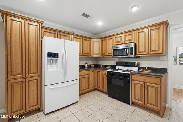 202 Ravens Court, Ocean Springs, MS 39564