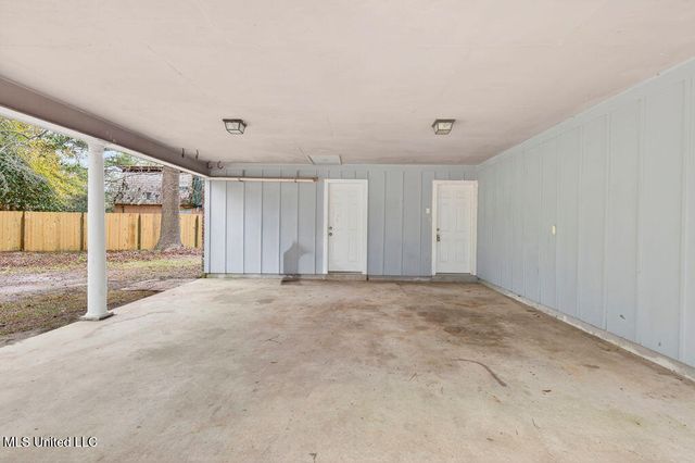 202 Ravens Court, Ocean Springs, MS 39564