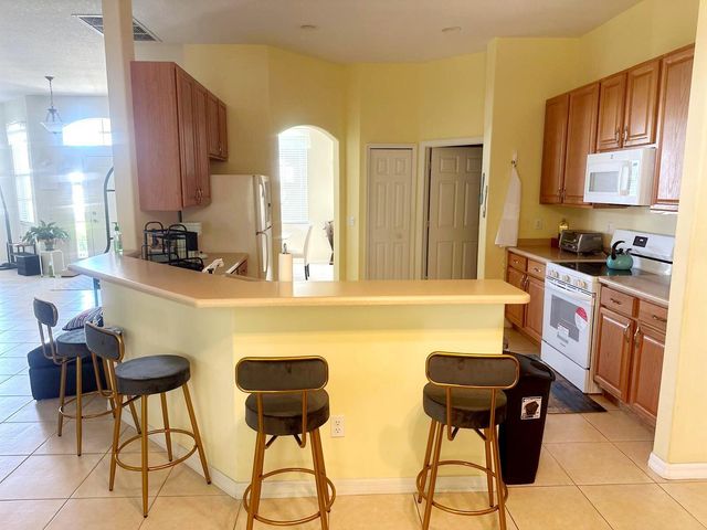 5180 NW Newark Lane NW, Port St Lucie, FL 34983