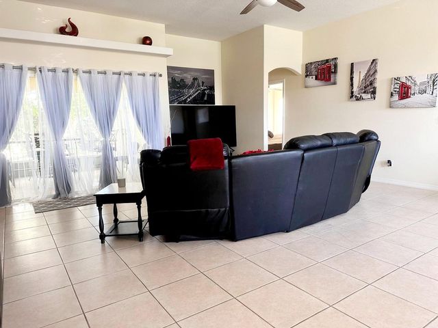 5180 NW Newark Lane NW, Port St Lucie, FL 34983