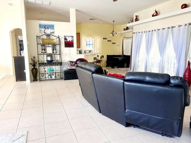 5180 NW Newark Lane NW, Port St Lucie, FL 34983
