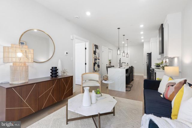 1208 M ST NW #52, Washington, DC 20005