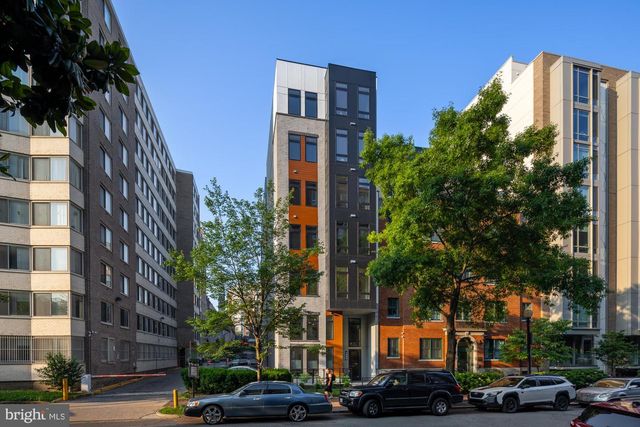 1208 M ST NW #52, Washington, DC 20005