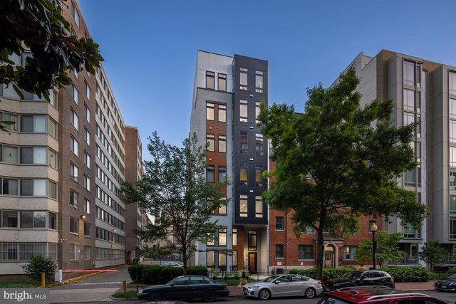 1208 M ST NW #52, Washington, DC 20005