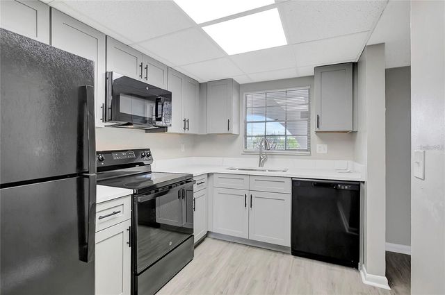 709 RUSSELL LANE C221, Brandon, FL 33510