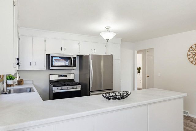 114 W Olin Avenue, Madison, WI 53715
