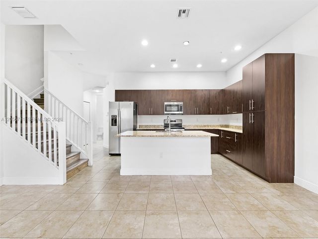 1732 NW 124th Pl, Pembroke Pines, FL 33028