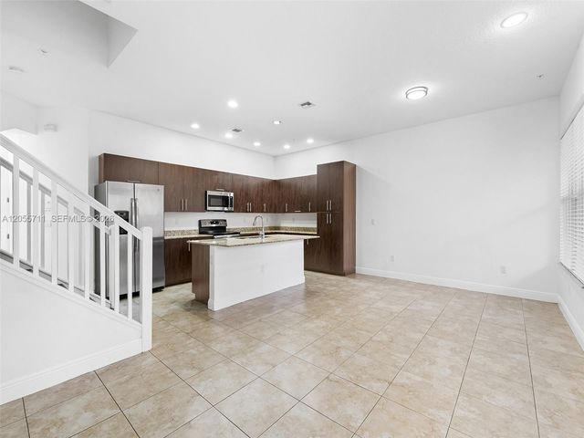 1732 NW 124th Pl, Pembroke Pines, FL 33028
