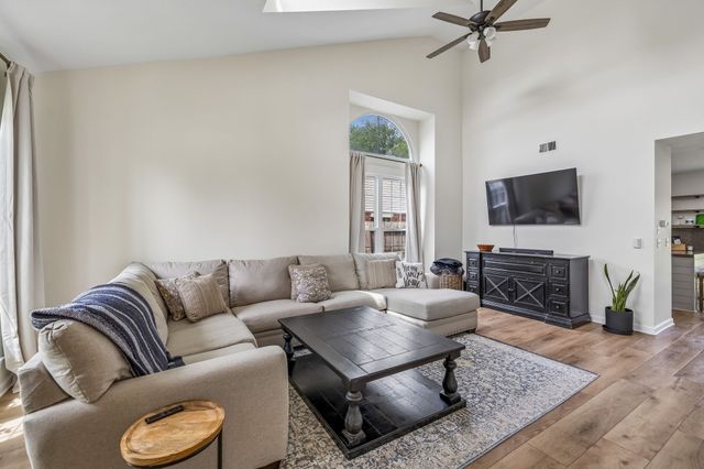 526 Creek Pt, Mount Juliet, TN 37122