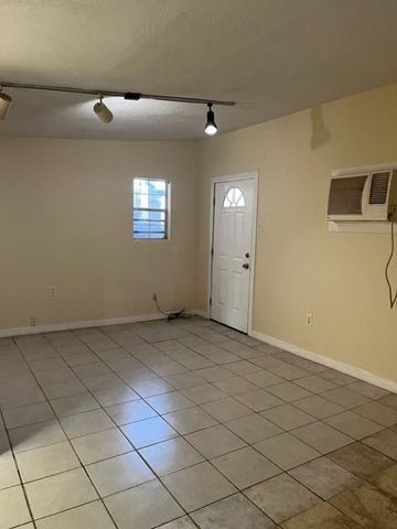 1614 Ryon Street B, Houston, TX 77009