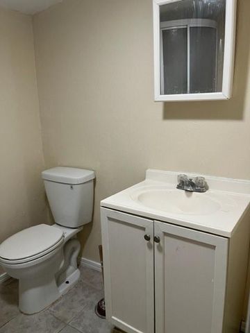 1614 Ryon Street B, Houston, TX 77009