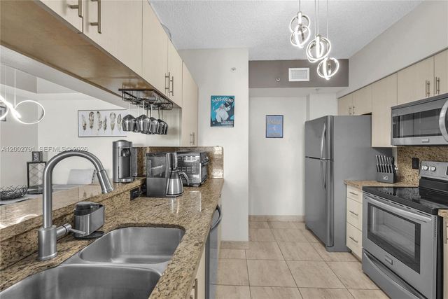 17125 N Bay Road 3204, Sunny Isles Beach, FL 33160