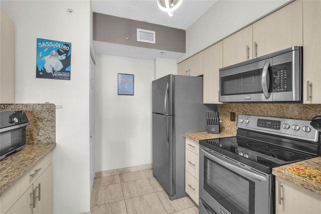 17125 N Bay Road 3204, Sunny Isles Beach, FL 33160