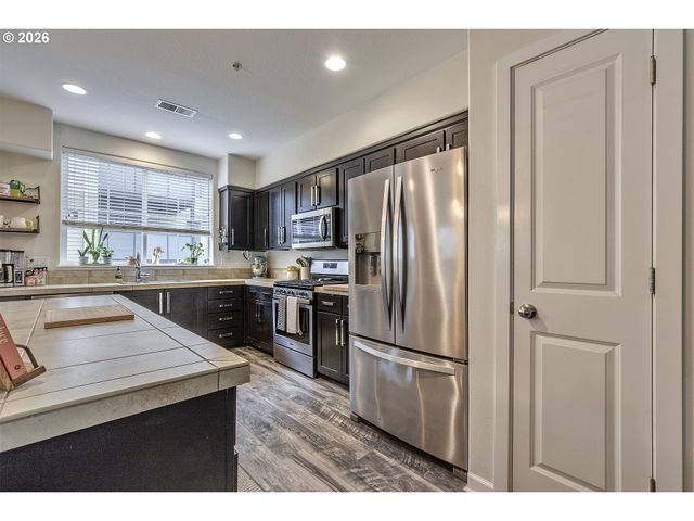 10818 Ne RED WING Way 202, Hillsboro, OR 97006
