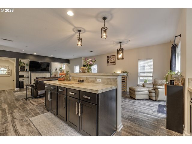 10818 Ne RED WING Way 202, Hillsboro, OR 97006