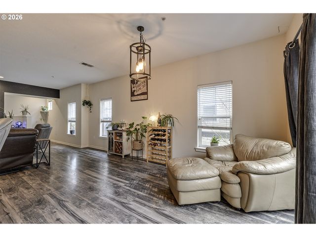 10818 Ne RED WING Way 202, Hillsboro, OR 97006