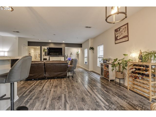 10818 Ne RED WING Way 202, Hillsboro, OR 97006