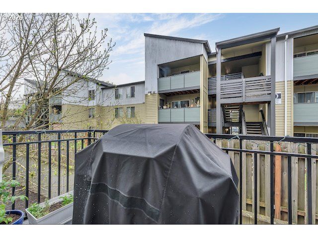 10818 Ne RED WING Way 202, Hillsboro, OR 97006