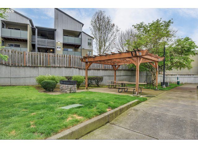 10818 Ne RED WING Way 202, Hillsboro, OR 97006