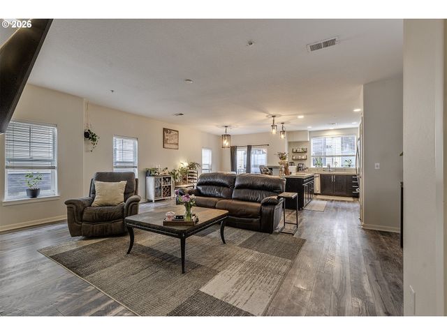 10818 Ne RED WING Way 202, Hillsboro, OR 97006
