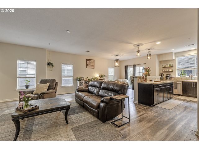 10818 Ne RED WING Way 202, Hillsboro, OR 97006