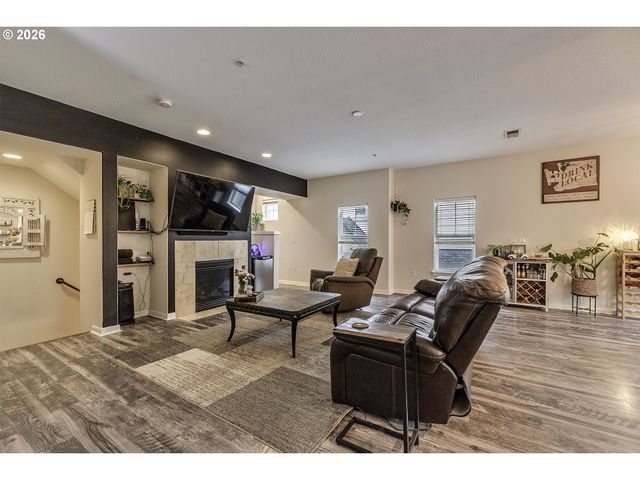 10818 Ne RED WING Way 202, Hillsboro, OR 97006