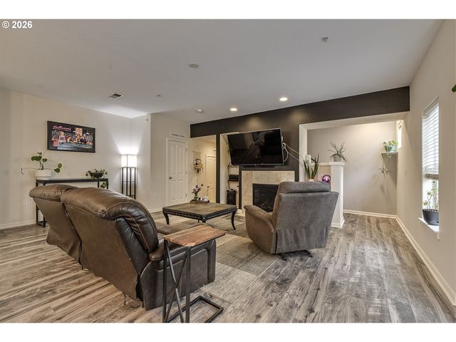 10818 Ne RED WING Way 202, Hillsboro, OR 97006