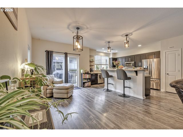 10818 Ne RED WING Way 202, Hillsboro, OR 97006