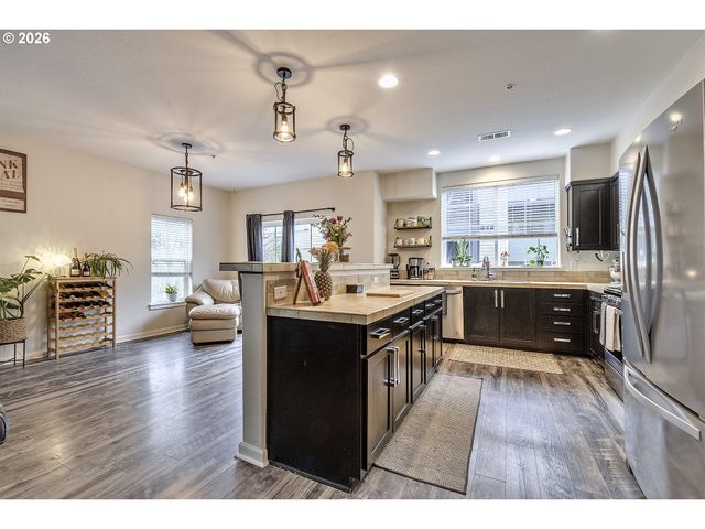 10818 Ne RED WING Way 202, Hillsboro, OR 97006