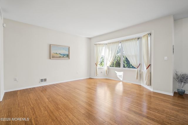 11 Camelot Drive, Monroe, NJ 08831