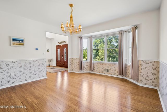 11 Camelot Drive, Monroe, NJ 08831