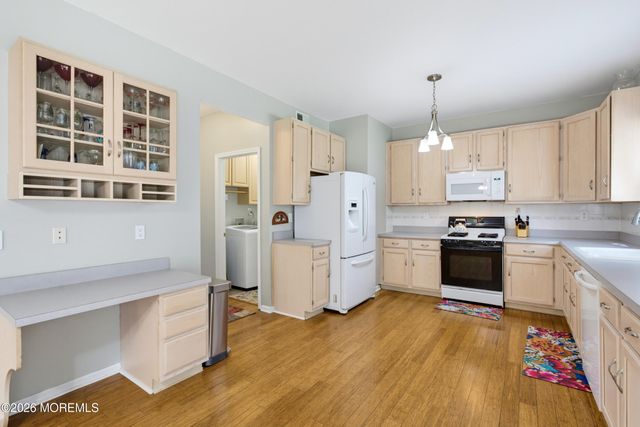 11 Camelot Drive, Monroe, NJ 08831