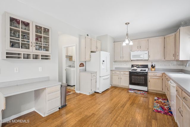 11 Camelot Drive, Monroe, NJ 08831