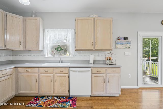 11 Camelot Drive, Monroe, NJ 08831