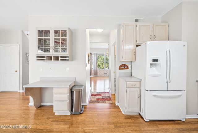 11 Camelot Drive, Monroe, NJ 08831
