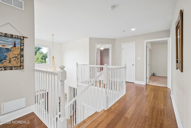 11 Camelot Drive, Monroe, NJ 08831